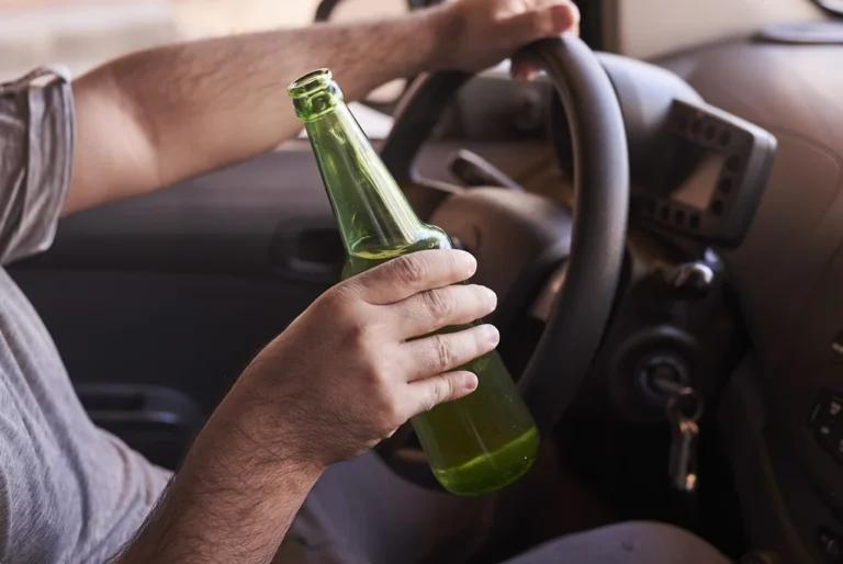 Lire la suite à propos de l’article Au volant sur la route des vacances : #excès de vitesse #alcool